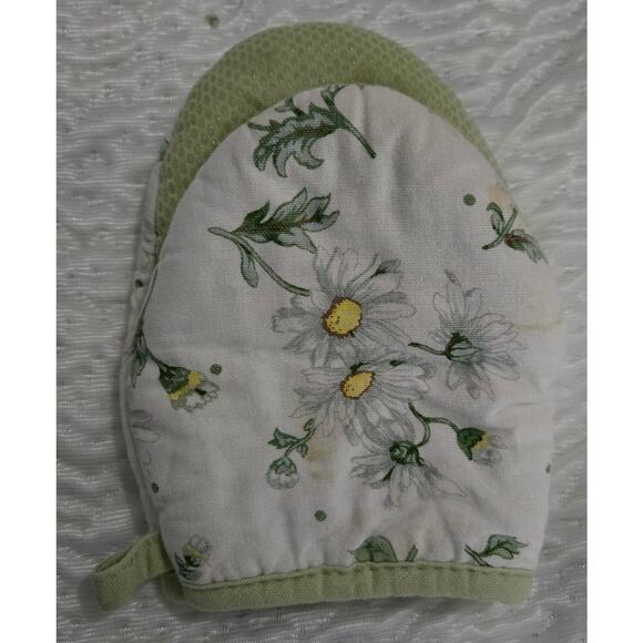 Martha Stewart Mini Oven Mitt with Daisies and Green Decor and Silicone Grip - Picture 4 of 10
